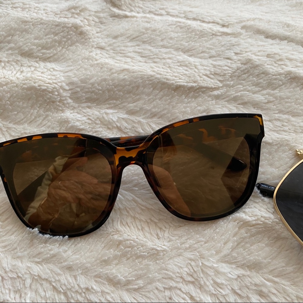 🌟3/$25 -  Sunglasses - Picture 2 of 3